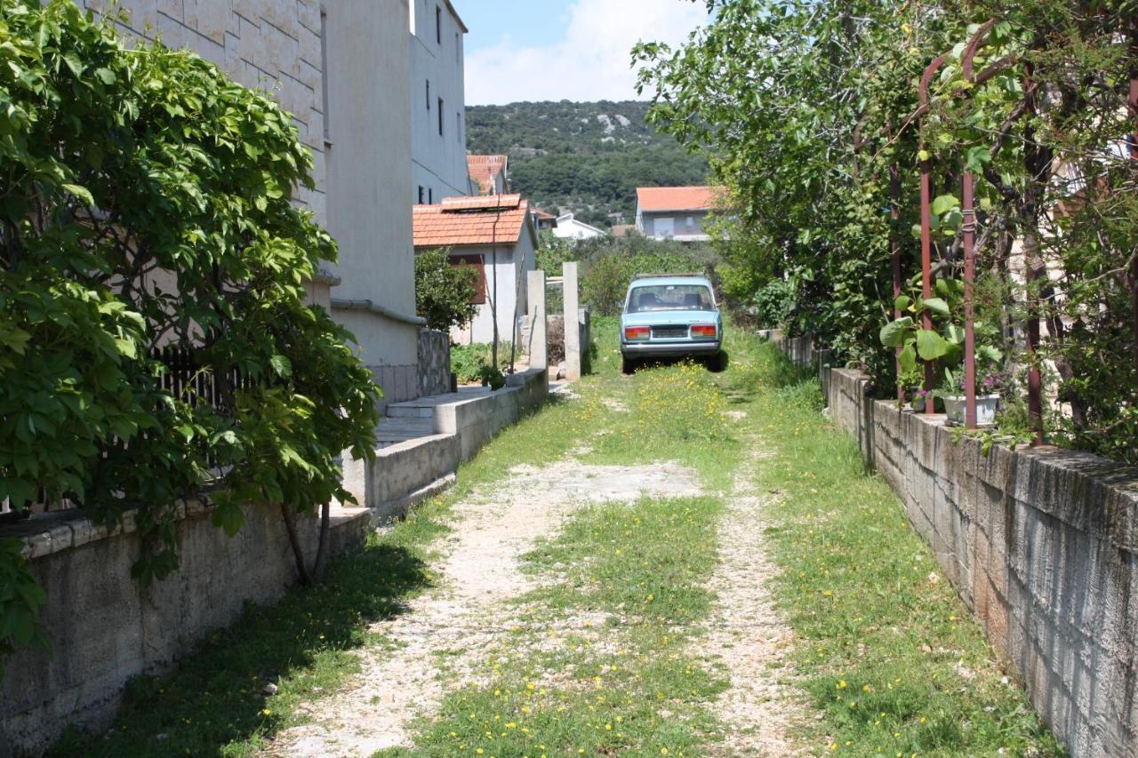 Apartments By The Sea Vinisce, Trogir - 4892 Bagian luar foto