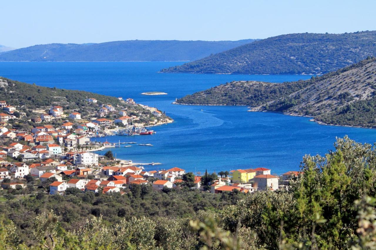 Apartments By The Sea Vinisce, Trogir - 4892 Bagian luar foto